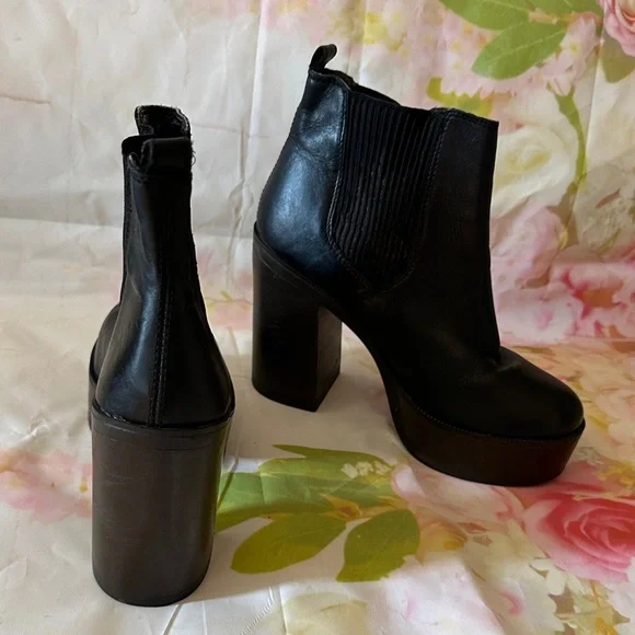 Steve Madden Black Ankle Boots - Picture 6 of 11